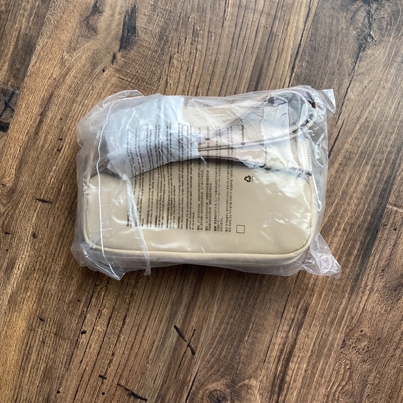 LuluLemon Everywhere Belt Bag - Picture 8 of 8